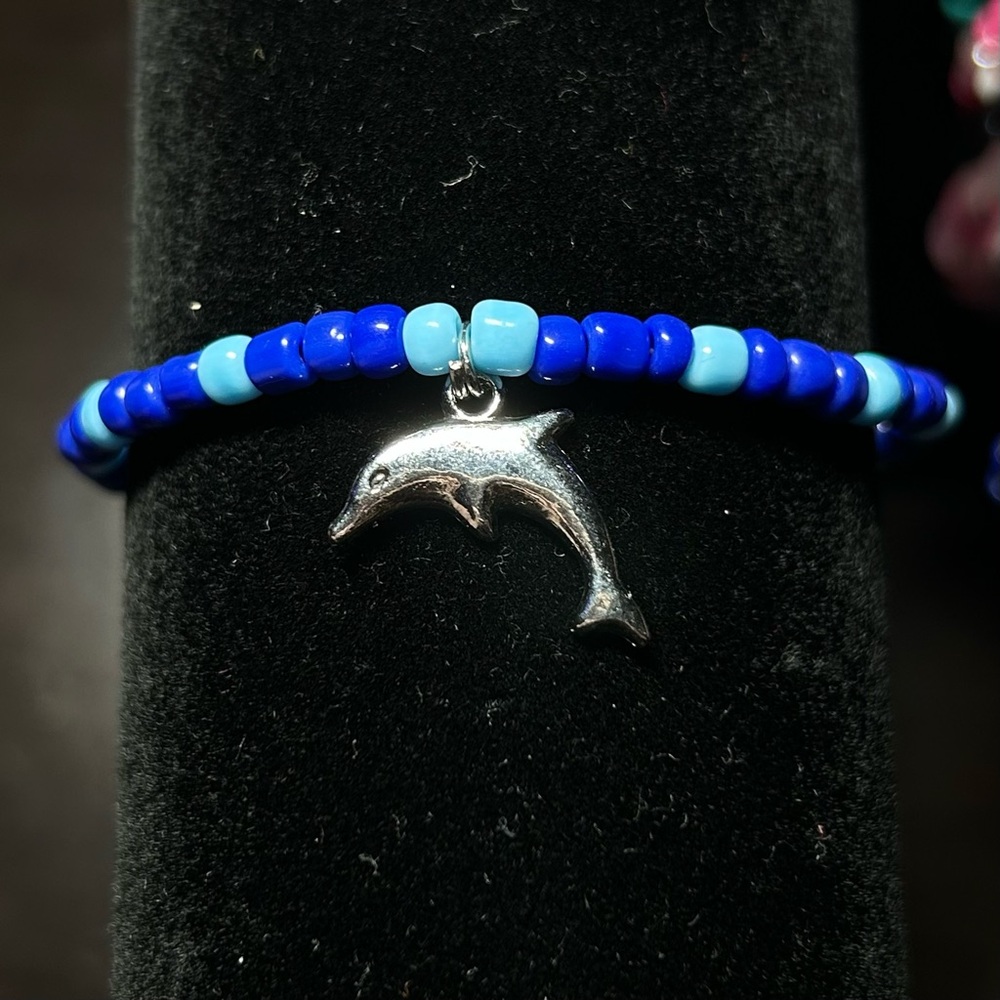 Blue Two Toned Beaded Wire Bracelet with Silver Dolphin Charm